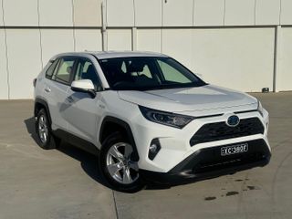 2021 Toyota RAV4 GX SUV (Glacier White) Used Car Thumbnail