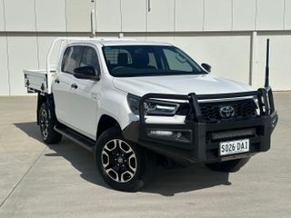 2024  Toyota Hilux SR5 48V Cab Chassis (Glacier White) Used Car Thumbnail