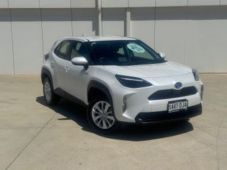 2023  Toyota Yaris Cross GX SUV (Frosted White) Used Car Thumbnail