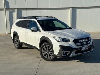 2024  Subaru Outback AWD SUV (Crystal White) Used Car Thumbnail