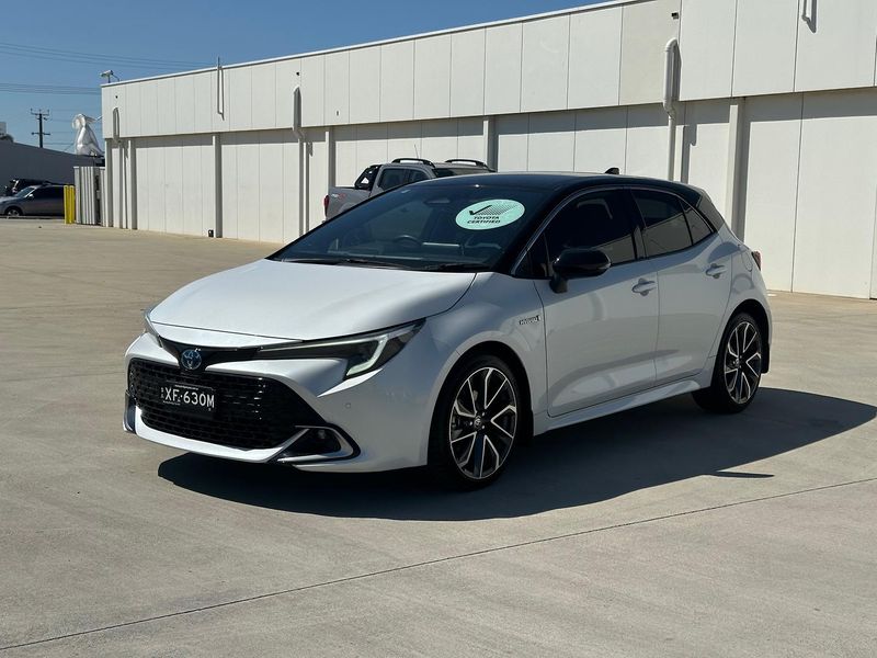2023 Toyota Corolla ZR Hybrid Auto Photo 3