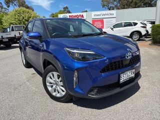 2022  Toyota Yaris Cross GX SUV (Lunar Blue) Used Car Thumbnail
