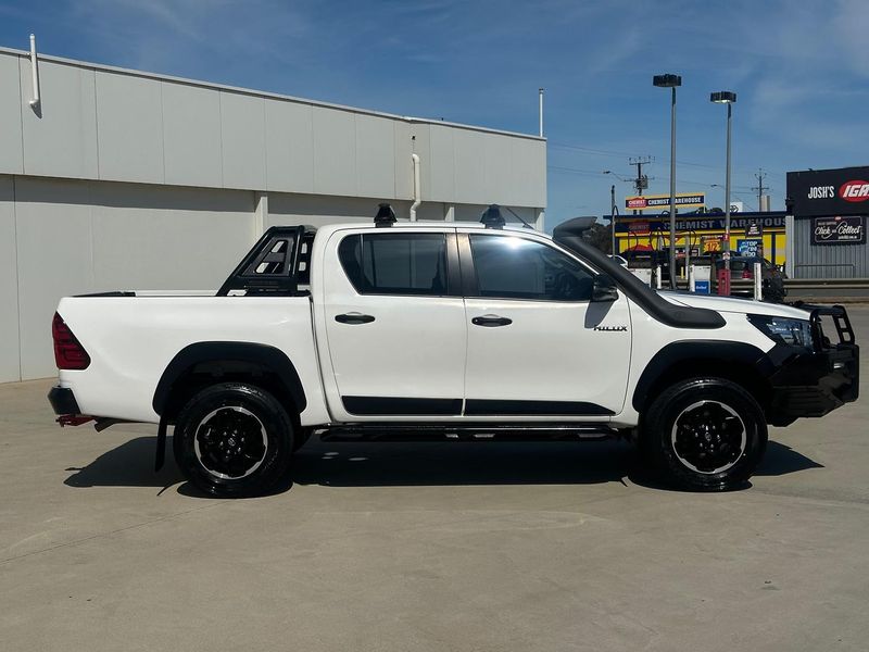 2019 Toyota Hilux Rugged Auto 4x4 Double Cab Photo 8