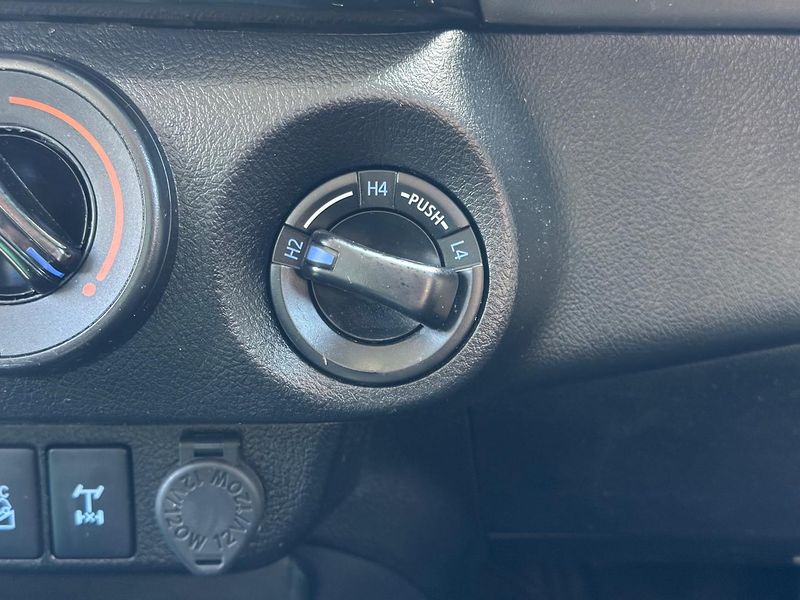 2019 Toyota Hilux Rugged Auto 4x4 Double Cab Photo 20