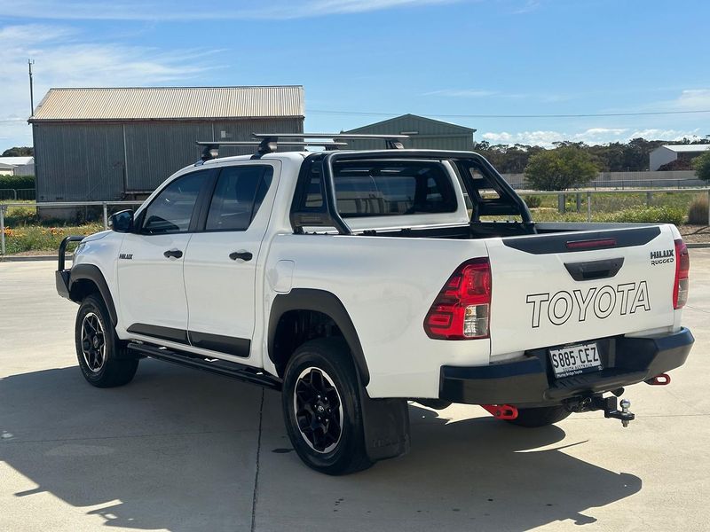 2019 Toyota Hilux Rugged Auto 4x4 Double Cab Photo 5