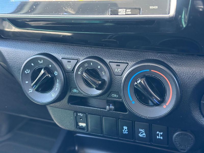 2019 Toyota Hilux Rugged Auto 4x4 Double Cab Photo 19