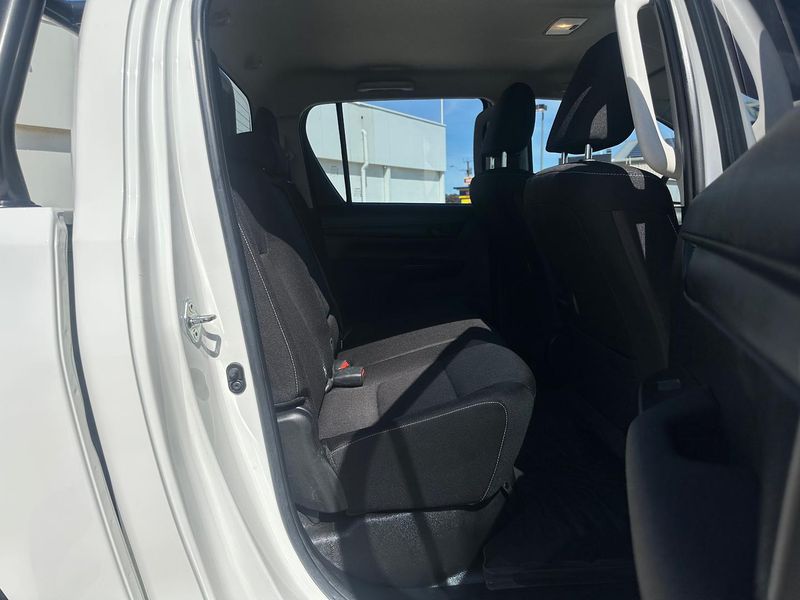 2019 Toyota Hilux Rugged Auto 4x4 Double Cab Photo 14