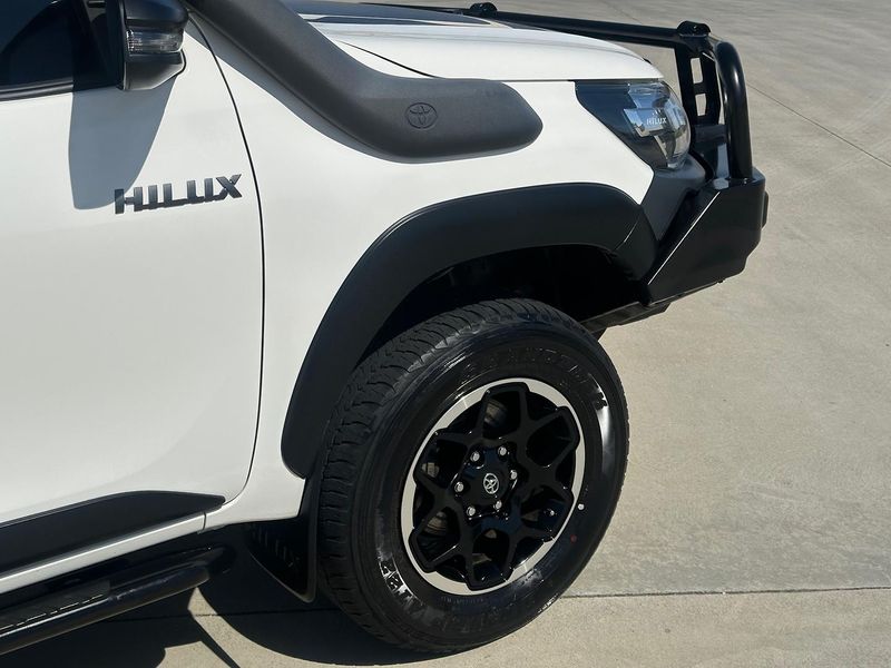 2019 Toyota Hilux Rugged Auto 4x4 Double Cab Photo 9