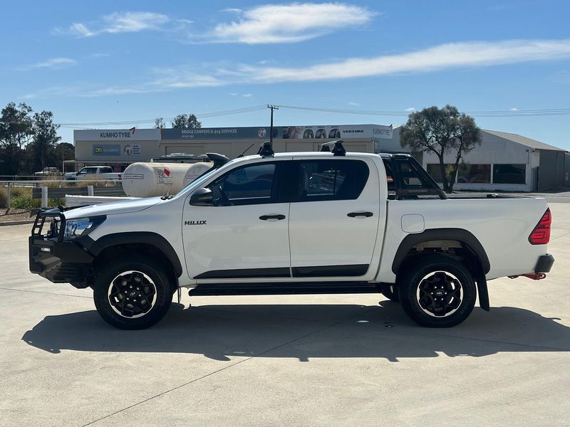 2019 Toyota Hilux Rugged Auto 4x4 Double Cab Photo 4
