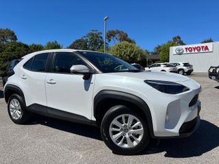 2023  Toyota Yaris Cross GX SUV (Frosted White) Used Car Thumbnail