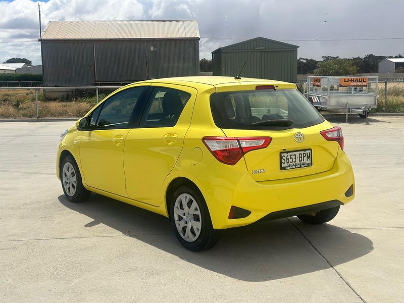 2017 Toyota Yaris Ascent Manual Photo 4