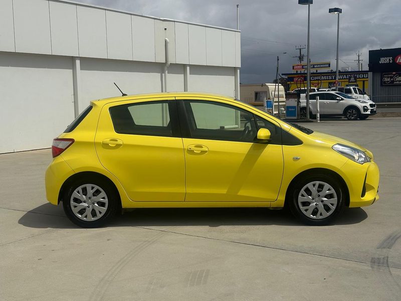 2017 Toyota Yaris Ascent Manual Photo 7