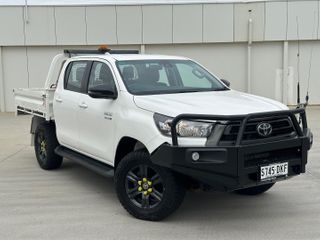 2023  Toyota Hilux SR Cab Chassis (Glacier White) Used Car Thumbnail