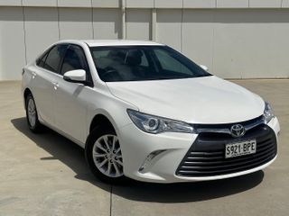 2017  Toyota Camry Altise Sedan (Diamond White) Used Car Thumbnail