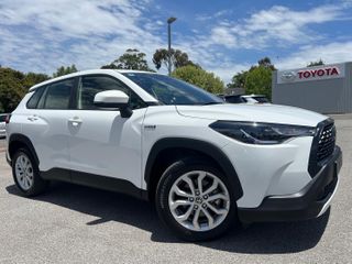 2023  Toyota Corolla Cross GX SUV (Glacier White) Used Car Thumbnail
