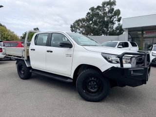 2020  Toyota Hilux SR Cab Chassis (Glacier White) Used Car Thumbnail