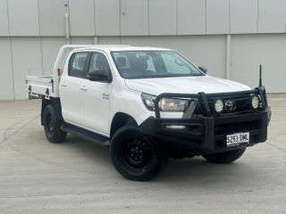 2023  Toyota Hilux SR Cab Chassis (Glacier White) Used Car Thumbnail