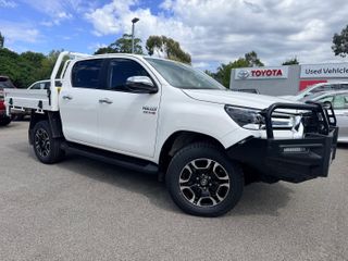 2023  Toyota Hilux SR5 Cab Chassis (Glacier White) Used Car Thumbnail