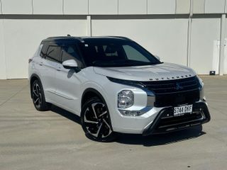 2023  Mitsubishi Outlander Exceed Tourer SUV (White) Used Car Thumbnail