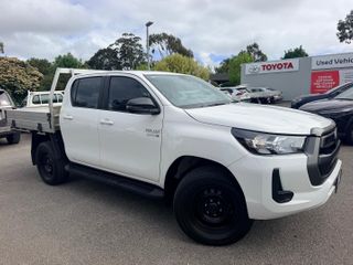 2023  Toyota Hilux SR Cab Chassis (Glacier White) Used Car Thumbnail