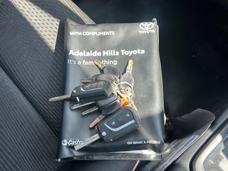 2023 Toyota Hilux SR Auto 4x4 Photo 27