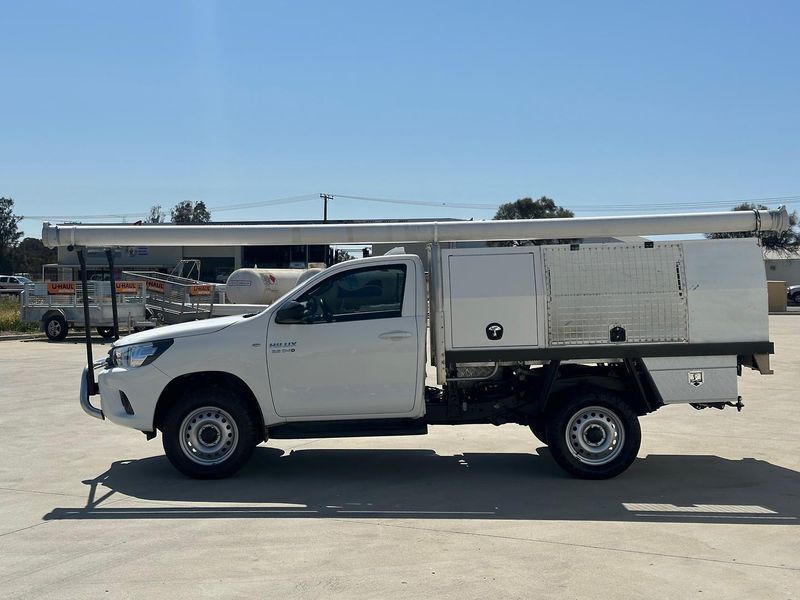 2023 Toyota Hilux SR Auto 4x4 Photo 4