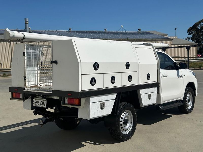 2023 Toyota Hilux SR Auto 4x4 Photo 7