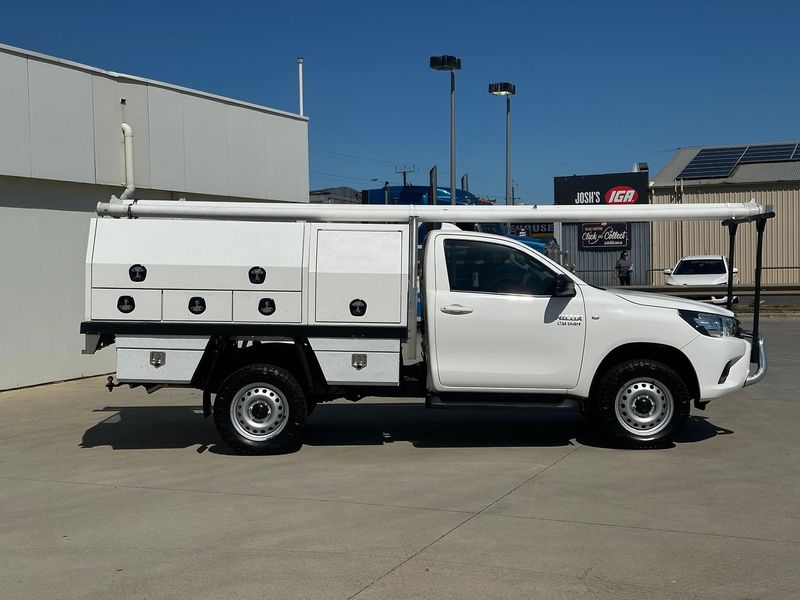 2023 Toyota Hilux SR Auto 4x4 Photo 8
