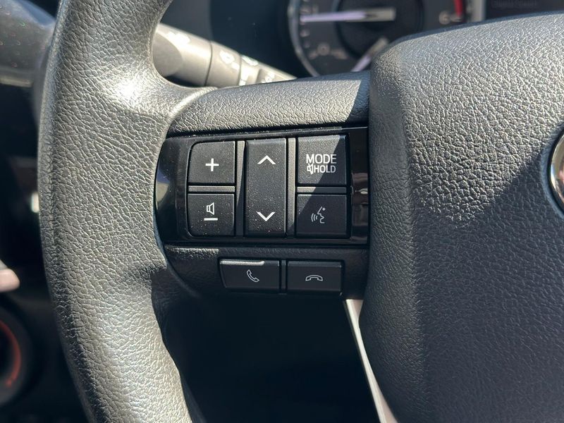 2023 Toyota Hilux SR Auto 4x4 Photo 23