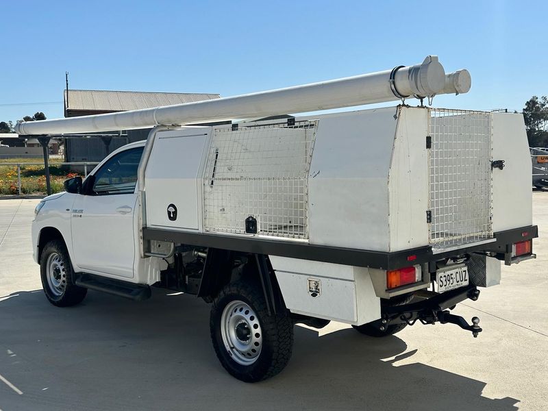 2023 Toyota Hilux SR Auto 4x4 Photo 5