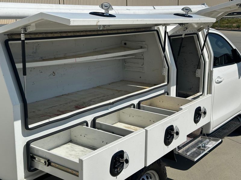 2023 Toyota Hilux SR Auto 4x4 Photo 12