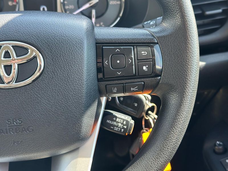 2023 Toyota Hilux SR Auto 4x4 Photo 24