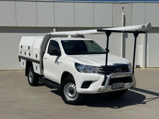 2023  Toyota Hilux SR Cab Chassis (Glacier White) Used Car Thumbnail