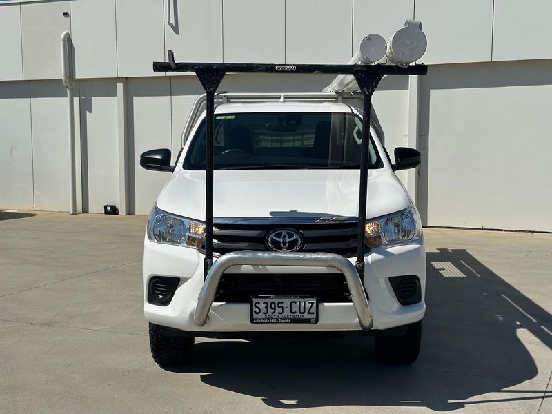 2023 Toyota Hilux SR Auto 4x4 Photo 2