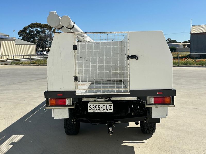 2023 Toyota Hilux SR Auto 4x4 Photo 6