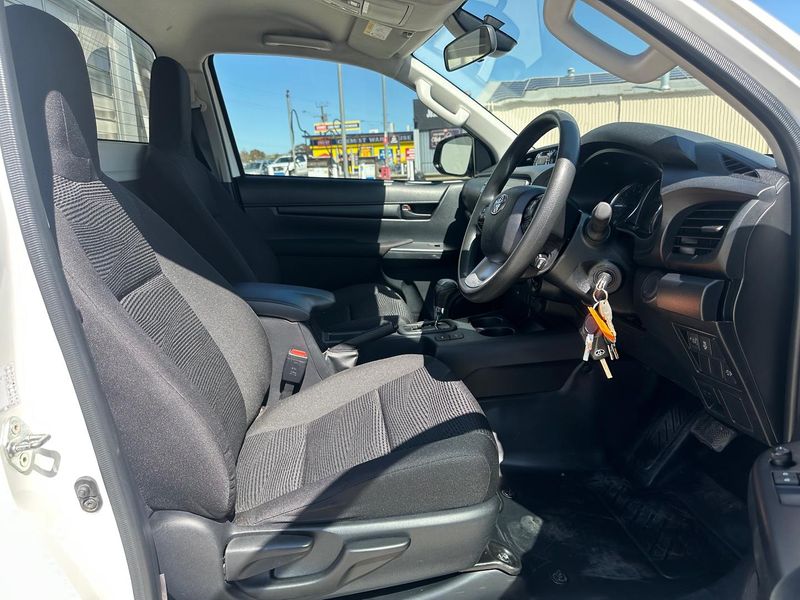 2023 Toyota Hilux SR Auto 4x4 Photo 15